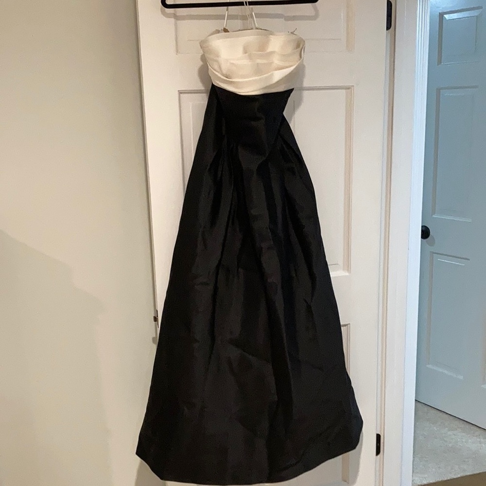 Black and white Carmen Marc valvo gown!